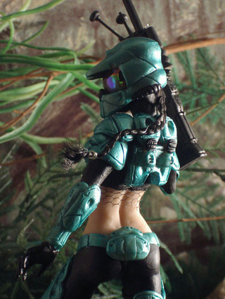 Illustration for article titled Master Chief's Girl is Sexy, Shares Outfits With Master Chief